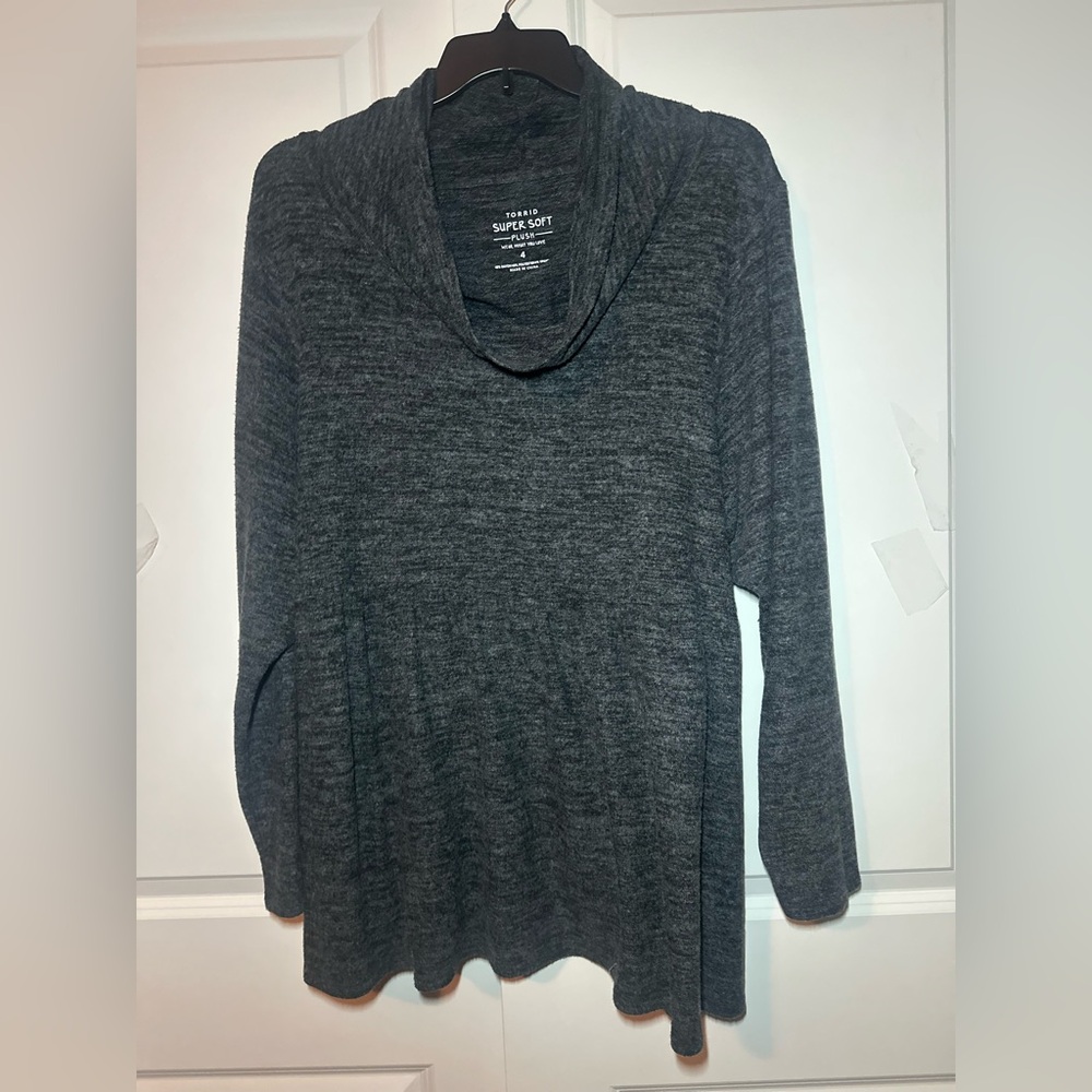 Torrid Super Soft Plush Cowl Neck Babydoll Top in new condition - size 4 - Picture 3 of 6